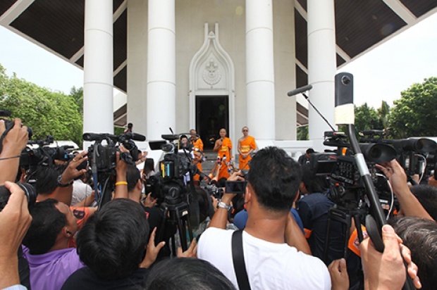 ธรรมกาย พาชมห้องลับใต้ดิน พิสูจน์กระแสข่าวซ่องสุมอาวุธ(ชมภาพ) 