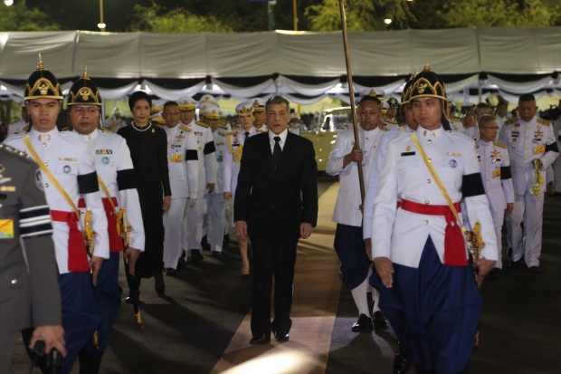 สมเด็จพระเจ้าอยู่หัว เปิดนิทรรศการเย็นศิระเพราะพระบริบาล