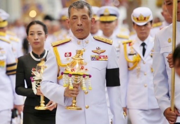 ภาพชุด “สมเด็จพระเจ้าอยู่หัว” เสด็จฯทรงบำเพ็ญพระราชกุศลวันวิสาขบูชา