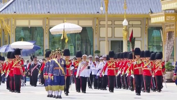 เคลื่อนขบวนพระบรมราชอิสริยยศ เชิญพระโกศพระบรมอัฐิเข้าสู่พระบรมมหาราชวัง