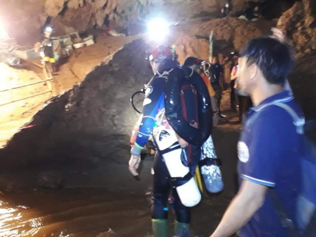 เปิดภาพล่าสุด!! จากในถ้ำหลวง ทีมดำน้ำระดับโลกอังกฤษ ลุยดำน้ำ 2 ชม. (มีคลิป)