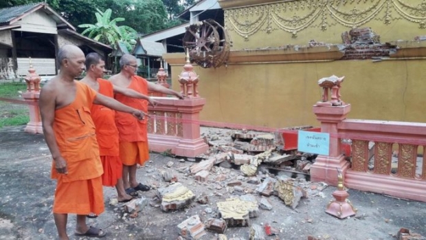 พังครืน! พระธาตุวัดชัยมงคลถล่ม โดยไม่ทราบสาเหตุ ชาวบ้านจับกลุ่มลือลางร้าย