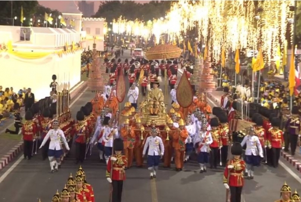 ภาพประทับใจ! ฟ้าหญิงสิริวัณณวรี ตามเสด็จ ทรงดูแลฉลองพระองค์ “ทูลกระหม่อมพ่อ”