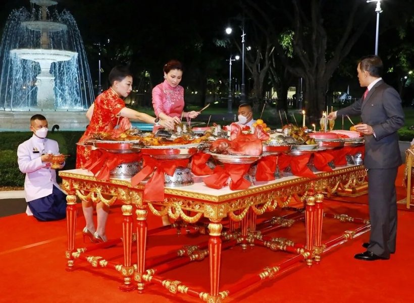 ในหลวงฯพระราชินี เสด็จในการทรงประกอบพิธีสังเวยพระป้าย