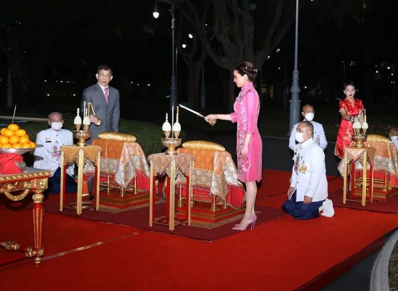 ในหลวงฯพระราชินี เสด็จในการทรงประกอบพิธีสังเวยพระป้าย