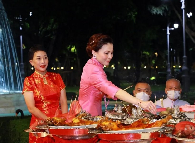 ในหลวงฯพระราชินี เสด็จในการทรงประกอบพิธีสังเวยพระป้าย