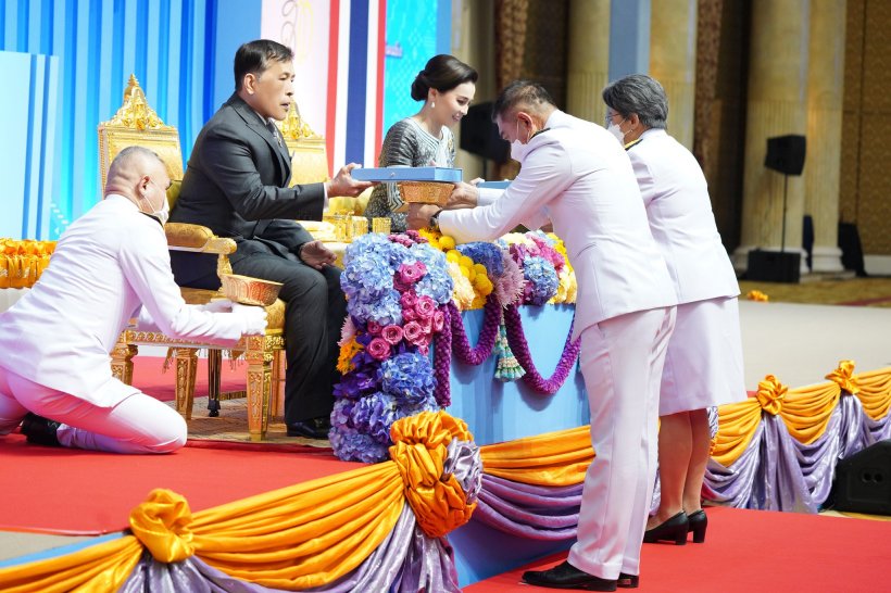 ประมวลภาพ! ในหลวง-พระราชินี เสด็จเปิดงานเเม่ของเเผ่นดิน2567