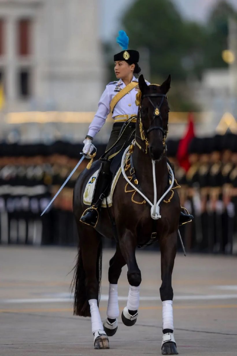 'เจ้าฟ้าสิริวัณณวรี' นำขบวนกองพันทหารม้ารักษาพระองค์ ซักซ้อมสวนสนาม