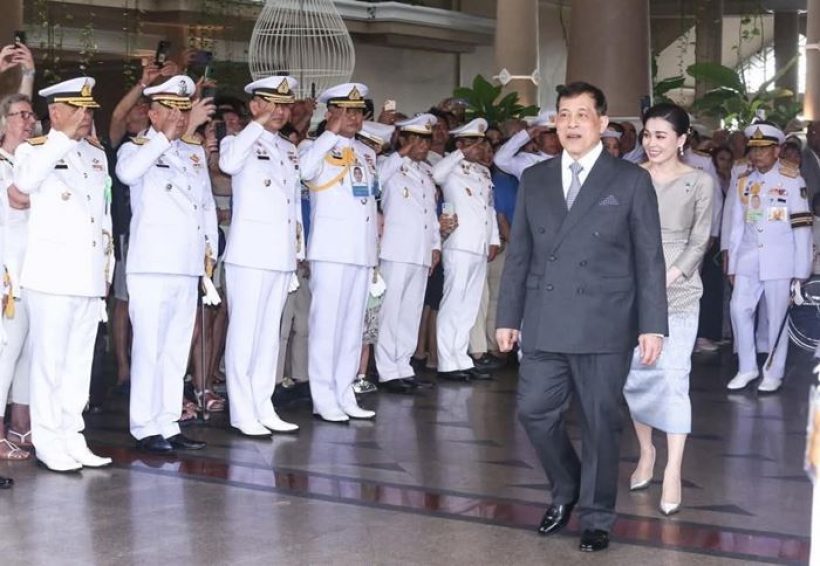 ในหลวง พระราชทานถ้วยรางวัลภูเก็ตคิงส์คัพรีกัตต้า พระราชินีทรงรับรางวัลชนะเลิศ