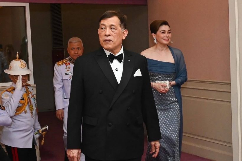 ในหลวง พระราชินี ทอดพระเนตรการแสดงคอนเสิร์ตทัพฟ้าคู่ไทยฯ