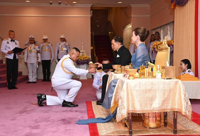 ในหลวง พระราชินี ทอดพระเนตรการแสดงคอนเสิร์ตทัพฟ้าคู่ไทยฯ