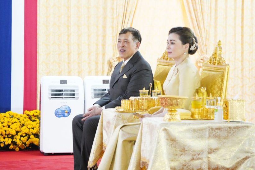 ประมวลภาพ ในหลวง-พระราชินี เสด็จพิธีเปิดพระอุโบสถกลางน้ำ