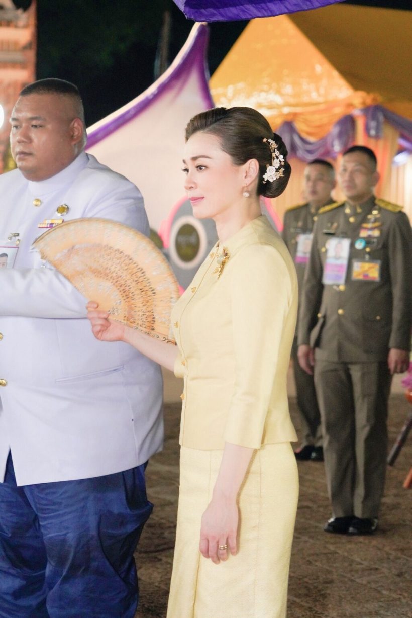 ประมวลภาพ ในหลวง-พระราชินี เสด็จพิธีเปิดพระอุโบสถกลางน้ำ