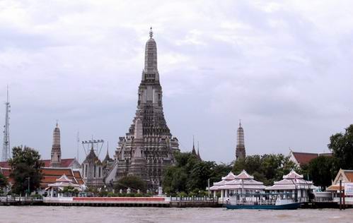 พระปรางค์วัดอรุณฯเอียง โวยวธ.เมินซ่อมพระปรางค์วัดอรุณ