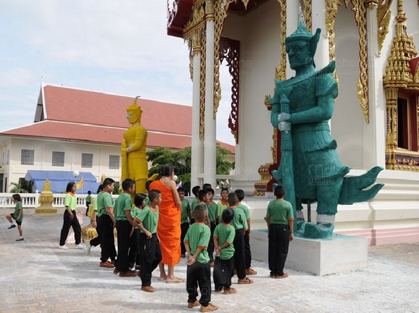 ฮือฮา!วัดเถรพลาย จ.สุพรรณบุรี สร้างยักษ์ประเทศอาเซียนเป็นแหล่งเรียนรู้