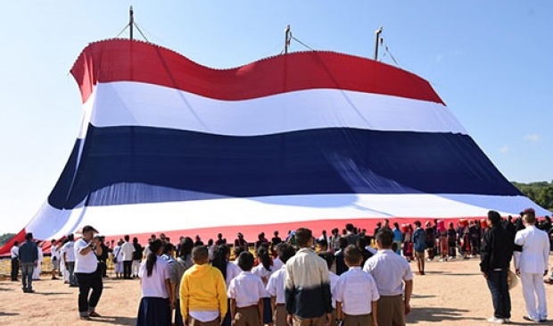 ธงชาติไทยทำสถิติใหญ่สุดในโลก กินเนสบุ๊คบุคบันทึกถึงบนดอย