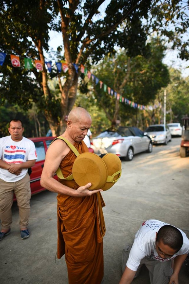 แรงๆ ชัดๆ!! หลวงปู่พุทธะอิสระ ซัด ปฏิเสธกฎหมายแบบนี้ ต้องเรียกว่า กบฏผีบุญ!