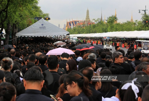 ปชช.รอกราบพระบรมศพ ร.9 หลังทราบข่าวปิดเข้าถวายบังคมพระบรมศพ 30 ก.ย.