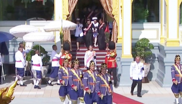 สุดตื้นตัน!! สมเด็จพระเทพฯ คอยประคองเจ้าฟ้าหญิงจุฬาภรณ์ “ในหลวง” ทรงคอยห่วงไม่ห่าง