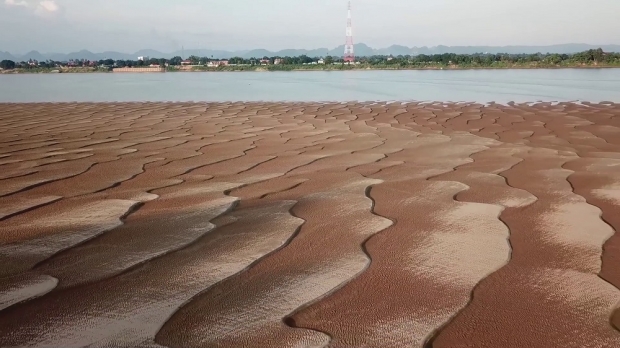 น้ำโขงวิกฤติ! หาดทรายโผล่ยาว หนักสุดรอบ 100 ปี สัญญาณอันตราย เสี่ยงระบบนิเวศน์พัง 