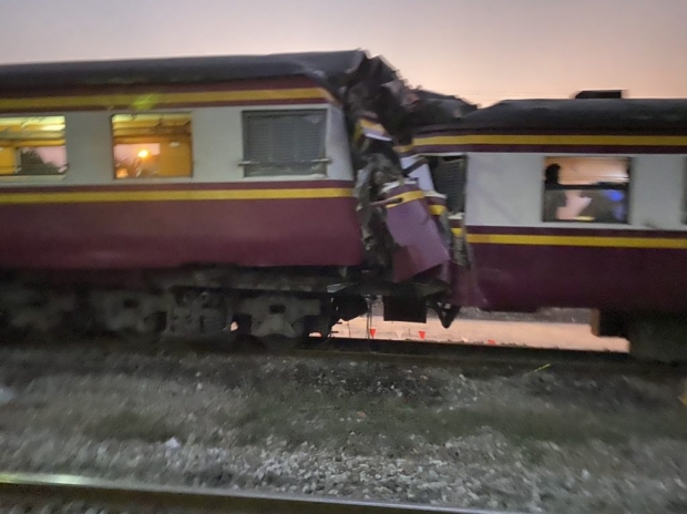 ชนยับ เจ็บอื้อ!?! รถไฟชนกัน เหตุเพราะ ระบบสัญญานเตือนหาย!