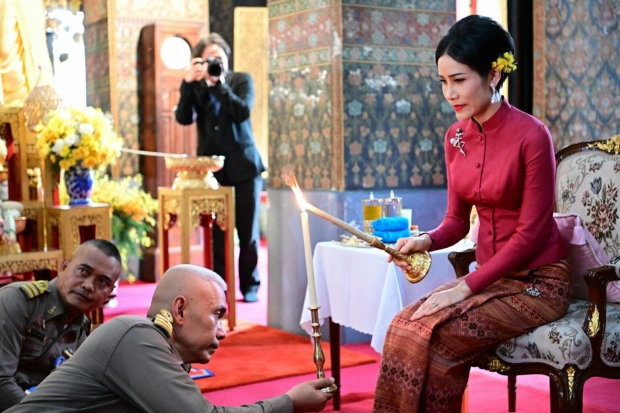 เจ้าคุณพระสินีนาฏ ถวายผ้าไตรวัดพิชยญาติการาม ทักทาย-ถ่ายรูป ปชช.อย่างใกล้ชิด