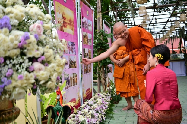 เจ้าคุณพระสินีนาฏ ถวายผ้าไตรวัดพิชยญาติการาม ทักทาย-ถ่ายรูป ปชช.อย่างใกล้ชิด