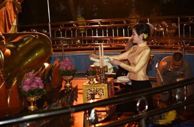 เจ้าคุณพระสินีนาฏ ถวายผ้าไตรวัดกระโจมทอง ทักทาย ปชช.อย่างใกล้ชิด