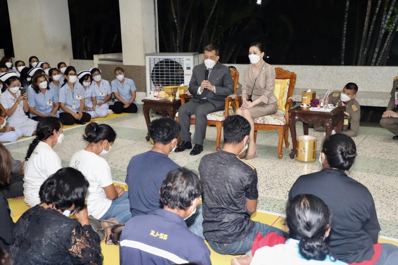 ในหลวง-พระราชินี ทรงเยี่ยมครอบครัวผู้สูญเสีย