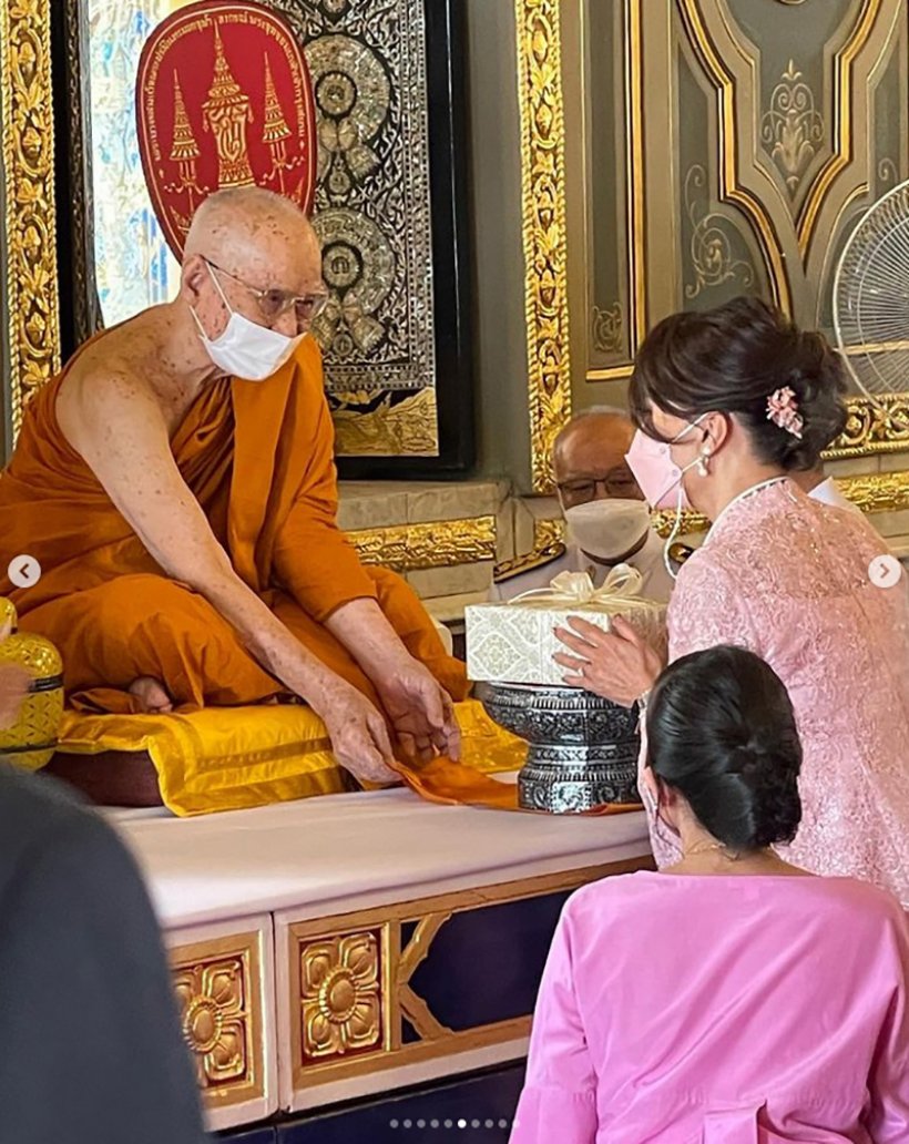  ทูลกระหม่อมฯ - คุณใหม่ สิริกิติยา ทรงทำบุญให้คุณพุ่มครบรอบ18ปีเหตุสึนามิ