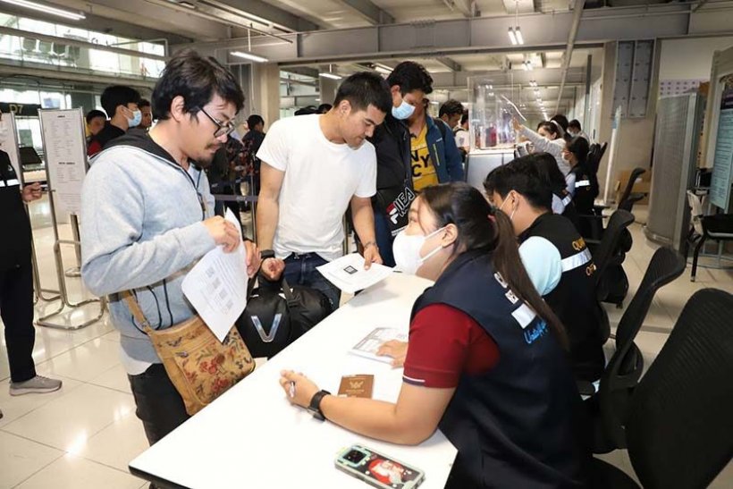 แรงงานไทย 3,329 คน ถึงไทยแล้ว เหลืออีก 5,000 กว่าคนที่ต้องการกลับ