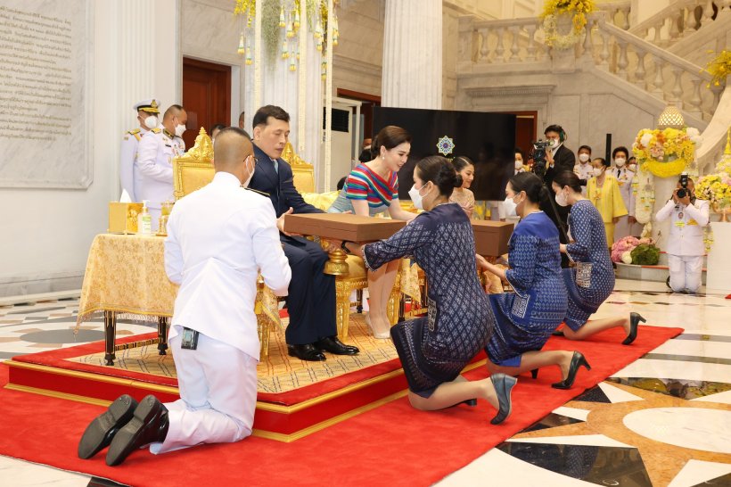 ประมวลภาพ ในหลวง-พระราชินี ทรงเปิดนิทรรศการ “ราชภูษิตาภรณ์สยาม” 