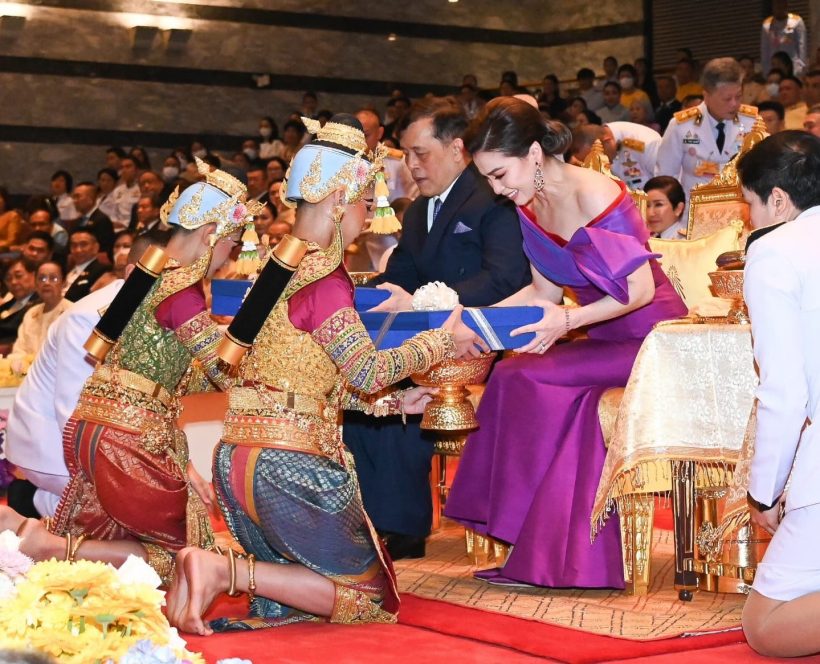 ประมวลภาพ ในหลวง-ราชินี ทอดพระเนตร โขนรอบปฐมทัศน์