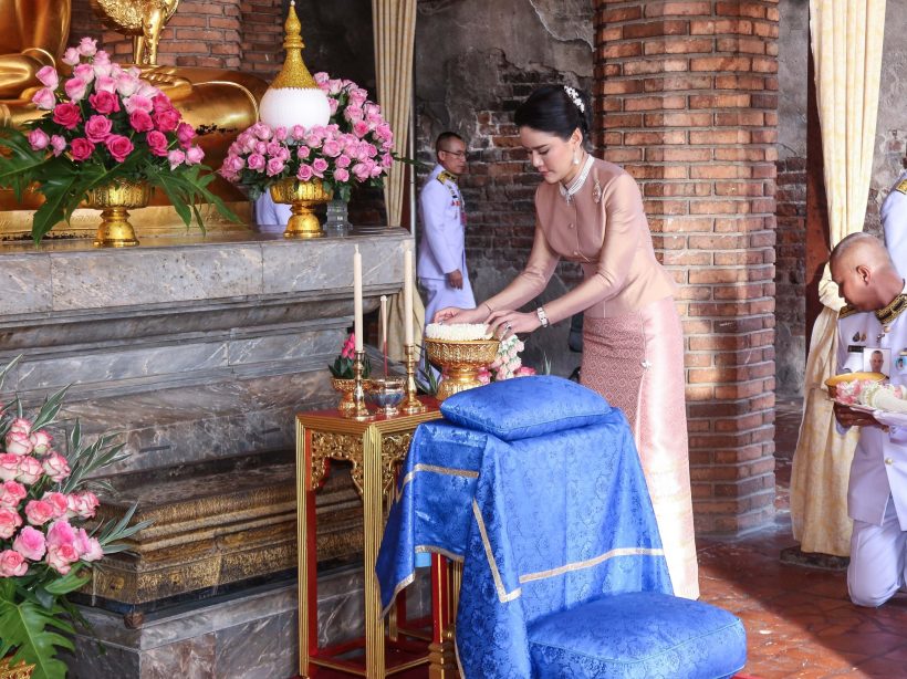 ในหลวง โปรดเกล้าฯ ท่านผู้หญิงอรอนงค์ ผู้แทนพระองค์ไปในพิธีสมโภช