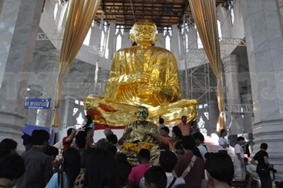 นับหมื่นแห่ไหว้หลวงปู่โตใหญ่ที่สุดในโลก ‘สรพงศ์ ชาตรี’วอนปีใหม่ขอคนไทยสามัคคี