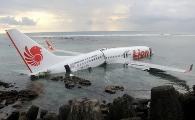 บาดเจ็บ 22 ราย เครื่องบินไลออนแอร์ตกทะเลที่บาหลี ไร้ผู้เสียชีวิต