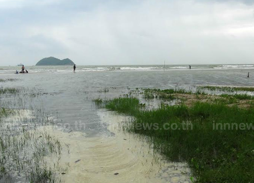 น้ำทะเลหนุนทะลักท่วมชายหาดแหลมสมิหลา