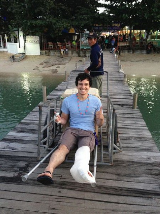 ฝรั่งซวย!! เที่ยวเกาะ ถูกเหล็กบาด-ติดเชื้อรุนแรง หวิดถูกตัดขา 