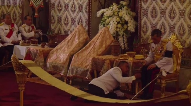 พระบรมฯ-พระเทพฯ เสด็จหน้าพระโกศพระบรมศพ ในพิธีบำเพ็ญพระราชกุศล
