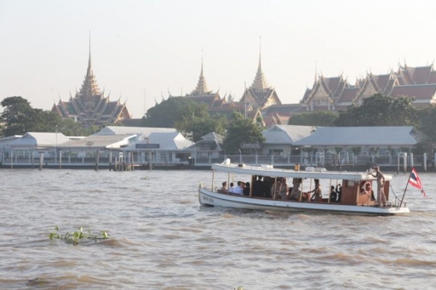 พิธีโบราณหาชมยาก!! อัญเชิญเครื่องสดจากการถวายพระเพลิงพระบรมศพไปจำเริญน้ำ