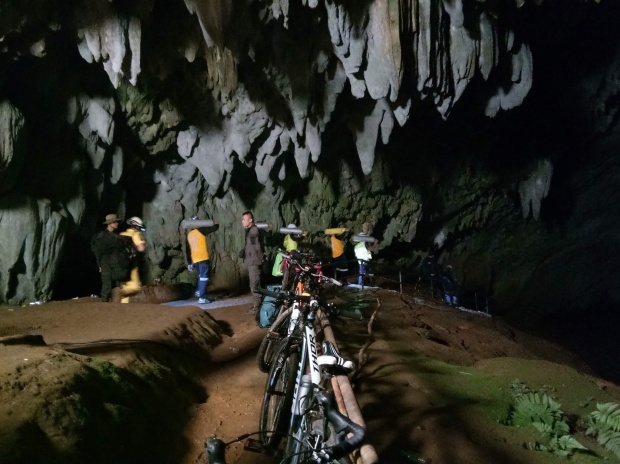 เกาะติดความคืบหน้าล่าสุด “หน่วยซีล” ดำน้ำเข้าถ้ำหลวง ลุยช่วย 13 นักเตะ-โค้ชสูญหาย