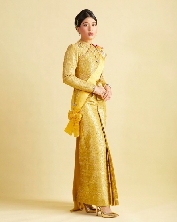 ฉลองพระองค์งดงามวิจิตร สมเด็จพระเจ้าลูกเธอ เจ้าฟ้าสิริวัณฯ ทรงตามรอยสมเด็จย่า