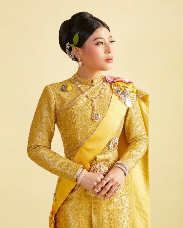 ฉลองพระองค์งดงามวิจิตร สมเด็จพระเจ้าลูกเธอ เจ้าฟ้าสิริวัณฯ ทรงตามรอยสมเด็จย่า