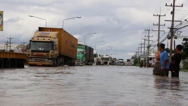 โพดุลทำพิษ! “ถนนมิตรภาพขาดแล้ว” ห้ามรถผ่าน