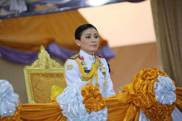 ทรงสง่างามและเข้มแข็ง “สมเด็จพระนางเจ้าสุทิดาฯ” ฉลองพระองค์ชุดทหาร