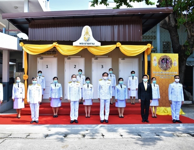 ในหลวง-พระราชินี พระราชทาน ห้องตรวจโควิด-19 แก่สถาบันบำราศนราดูร