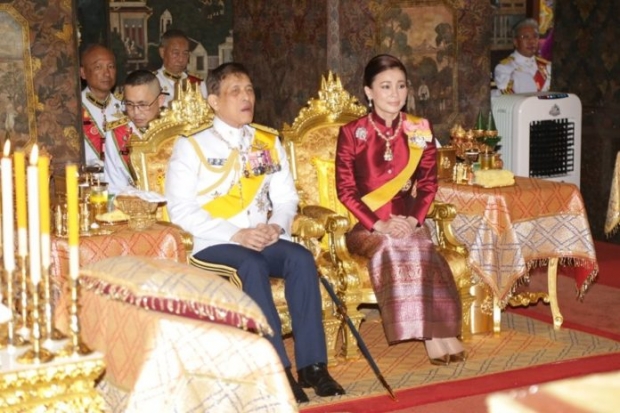 ในหลวง-พระราชินี ถวายผ้าพระกฐิน ณ วัดบวรนิเวศวิหาร