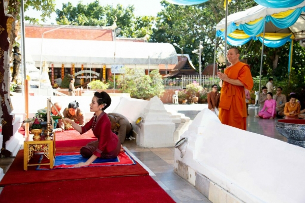  เจ้าคุณพระสินีนาฏ เขียนข้อความที่ระลึก สักการะพระธาตุช่อแฮ