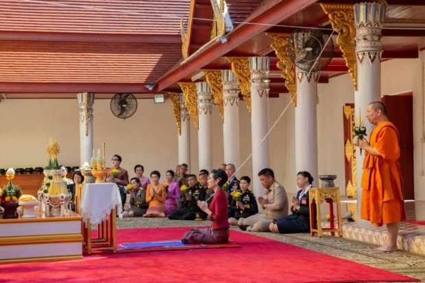  เจ้าคุณพระสินีนาฏ เขียนข้อความที่ระลึก สักการะพระธาตุช่อแฮ