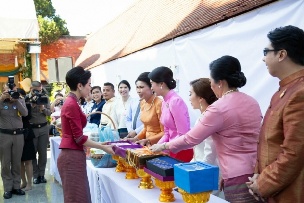  เจ้าคุณพระสินีนาฏ เขียนข้อความที่ระลึก สักการะพระธาตุช่อแฮ